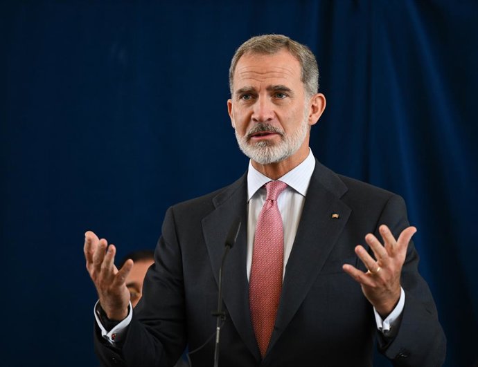 Archivo - 19 October 2022, Hesse, Frankfurt_Main: King Felipe VI of Spain addresses Spanish staff members of the ECB during his visit to the European Central Bank (ECB). Photo: Arne Dedert/dpa