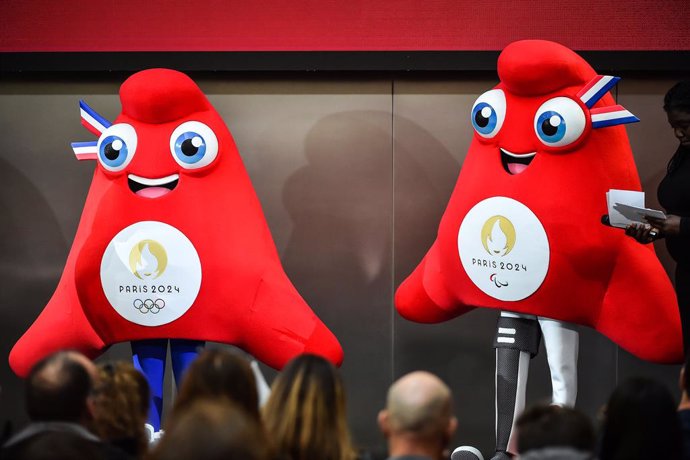 Illustration Mascots "La Phryge Paralympique" and "La Phryge Olympique" during the Presentation of the Paris 2024 Olympic Mascots on November 14, 2022 in Paris, France - Photo Matthieu Mirville / DPPI