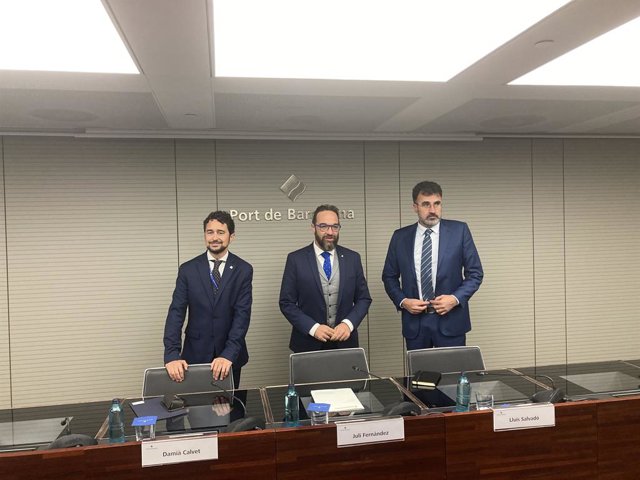 L'expresident del Port de Barcelona, Damià Calvet; el conseller de Territori, Juli Fernández, i el president del Port de Barcelona, Lluís Salvadó