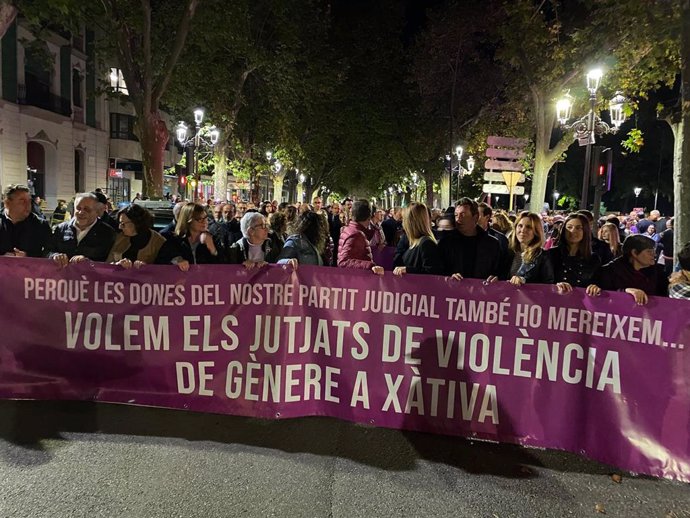 Xtiva (Valencia) se manifiesta contra la pérdida de competencias en violencia de género de sus juzgados