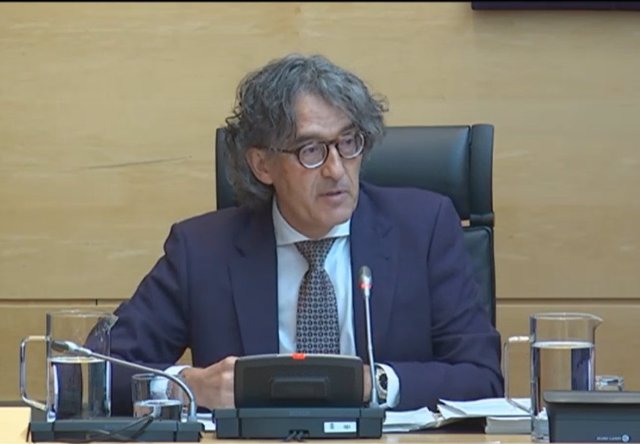 El Fiscal Superior de Castilla y León, Santiago Mena, durante su comparecencia en la Comisión de Presidencia de las Cortes.