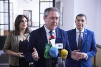 Espadas pide "bajar la tensión" en el Parlamento para alejarlo del "insulto" y conectarlo con la "Andalucía real"