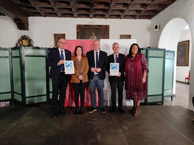 El presidente de la Diputación de Córdoba, Antonio Ruiz, en la entrega de galardones de Pueblo Saludable.