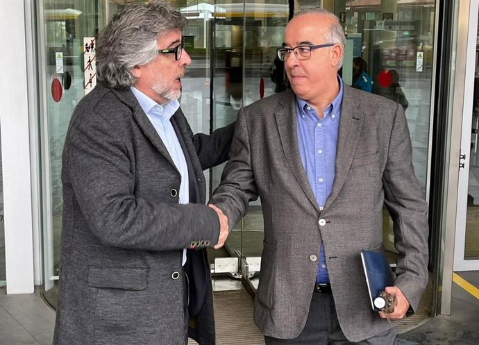 Imagen del abogado Jordi Pina y su cliente, Jordi Mir