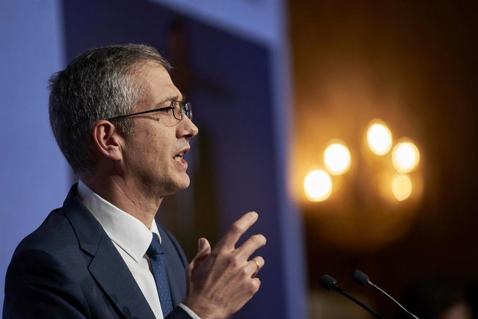 El gobernador del Banco de España, Pablo Hernández de Cos, interviene en la ceremonia de entrega del premio José Echegaray de elEconomista.es en el hotel Four Seasons, a 2 de noviembre de 2022, en Madrid (España).