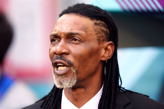 28 November 2022, Qatar, Al-Wakrah: Cameroon manager Rigobert Song is pictured during the FIFA World Cup Qatar 2022 Group G soccer match between Cameroon and Serbia at Al Janoub Stadium. Photo: Mike Egerton/PA Wire/dpa
