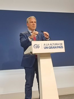 El coordinador general del Partido Popular, Elías Bendodo, ofrece una rueda de prensa tras el Comité de Dirección en Génova.