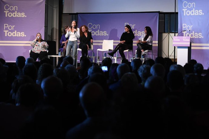 La ministra de Igualdad, Irene Montero, interviene en el acto 'Con todas, por todas, a 26 de noviembre de 2022, en Madrid (España). 