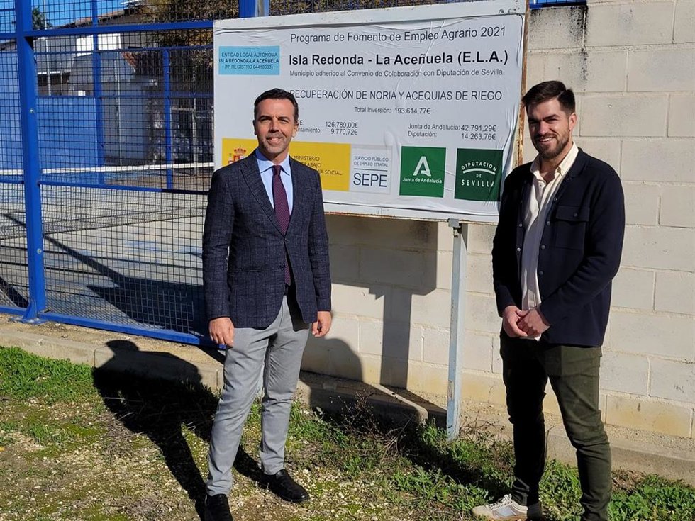 El delegado territorial de Justicia, Administración Local y Función Pública en Sevilla, Javier Millán, ha visitado este lunes la Entidad Local Autonóma (ELA) Isla Redonda-La Aceñuela, donde se ha reunido con el presidente, Juan José Herrera.