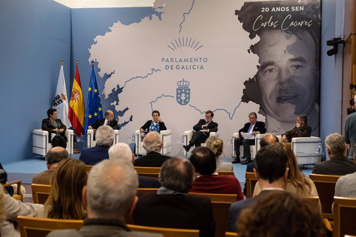 Rajoy, en el tributo póstumo a Carlos Casares en el Parlamento:  ¡Vuelva usted y tráigase algunas buenas compañías! 