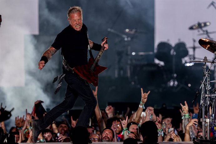 Archivo - El guitarrista James Hetfield de la banda Metallica durante  el primer día del festival Mad Cool 2022 en Valdebebas, a 6 de julio de 2022, en Madrid (España). La banda estadounidense de thrash metal? ha pisado España más de 700 veces. El festi