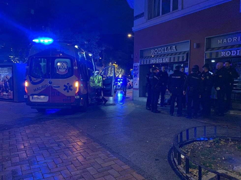 SAMUR Protección Civil estabiliza a un hombre grave en Tetuán