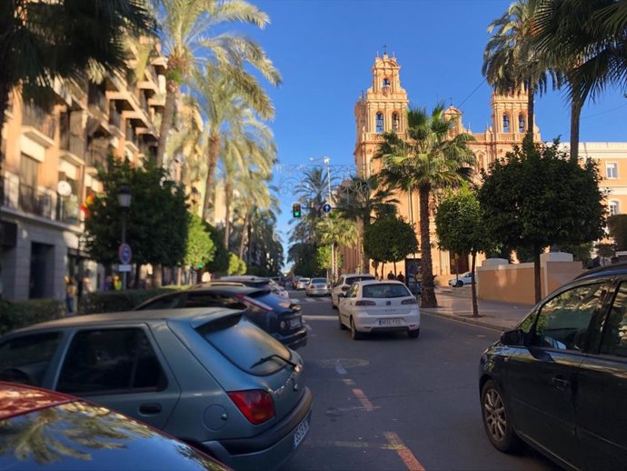 Lateral de la plaza de La Meced por el Paseo de la Indepencendia.