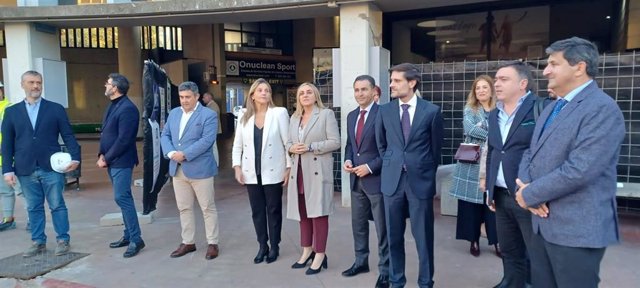 La consejera de Fomento, Articulación del Territorio y Vivienda, Marifrán Carazo, en el inicio de las obras de reforma integral de la estación de autobuses de Huelva.