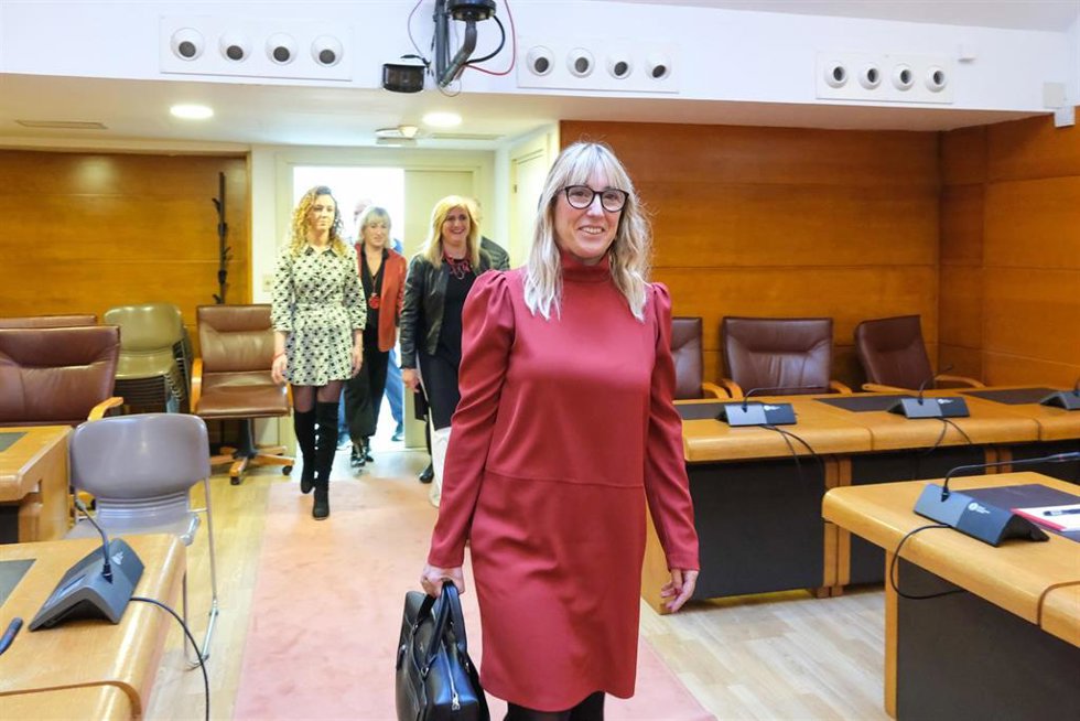 La consejera de Empleo y Políticas Sociales, Eugenia Gómez de Diego, en el Parlamento