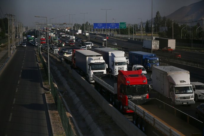 Paro de algunos gremios de camioneros cumple más de una semana.