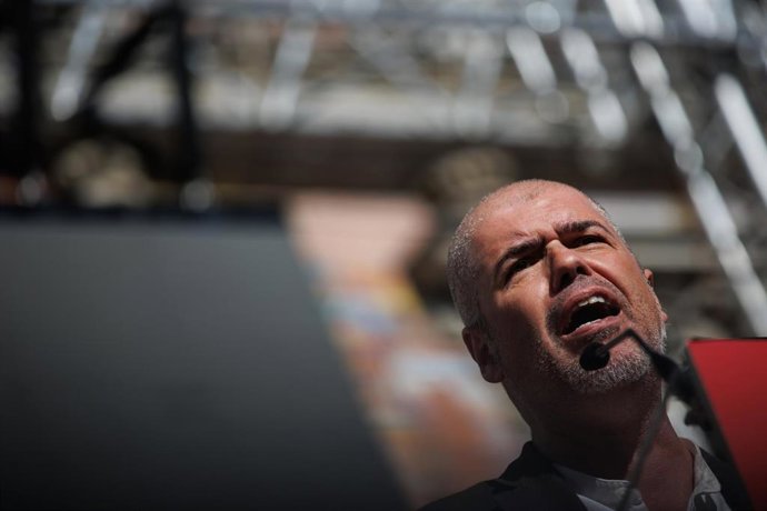 El secretario general de Comisiones Obreras, Unai Sordo, interviene en una movilización convocada por CCOO y UGT desde la Plaza de Mayor, a 3 de noviembre de 2022, en Madrid (España). CCOO y UGT movilizan a delegaciones y trabajadores de todo el país pa