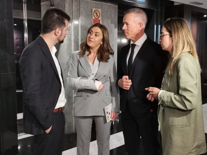 De izquierda a derecha, el secretario general del PSOECyL, Luis Tudanca; la delegada del Gobierno en Castilla y León, Virginia Barcones; el presidente del Senado, Ander Gil; y la presidenta del Consejo de la Juventud, Sandra Ámez.
