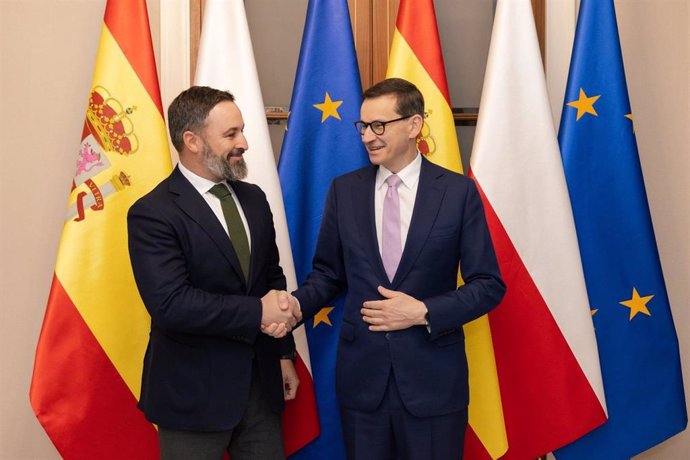 El presidente de Vox, Santiago Abascal, junto al primer ministro de Polonia, Mateusz Morawiecki