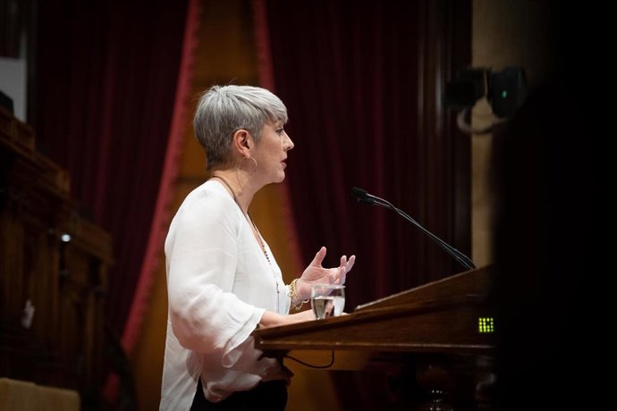 Archivo - La consellera de Justicia de la Generalitat, Lourdes Ciuró, en el Parlament, a 4 de octubre de 2022.