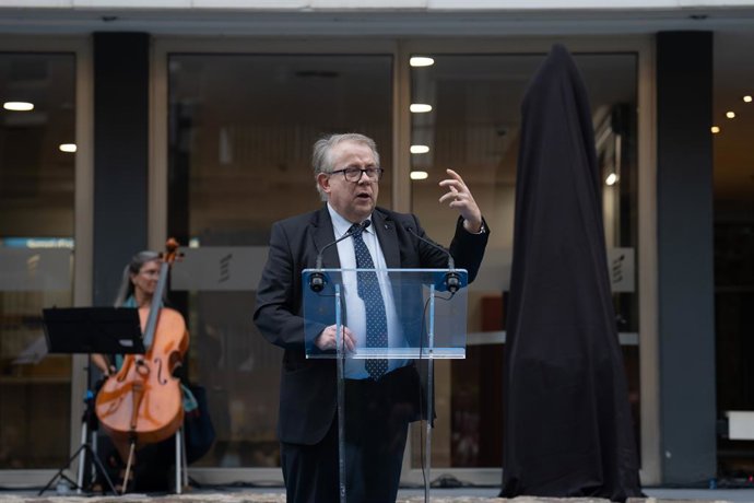Archivo - El president del Collegi Oficial de Metges de Barcelona, Jaume Padrós