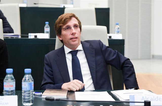 El alcalde de Madrid, José Luis Martínez-Almeida, interviene durante una sesión ordinaria del Pleno Municipal, en el Ayuntamiento de Madrid, a 29 de noviembre de 2022