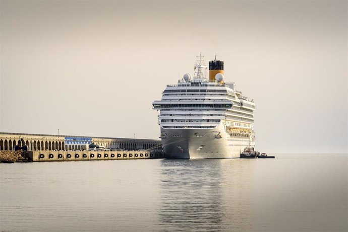 Barco anclado en el Port de Tarragona