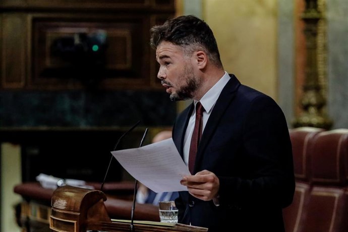 El portavoz parlamentario de ERC en el Congreso, Gabriel Rufián, interviene durante una sesión plenaria en el Congreso de los Diputados, a 24 de noviembre de 2022, en Madrid (España).