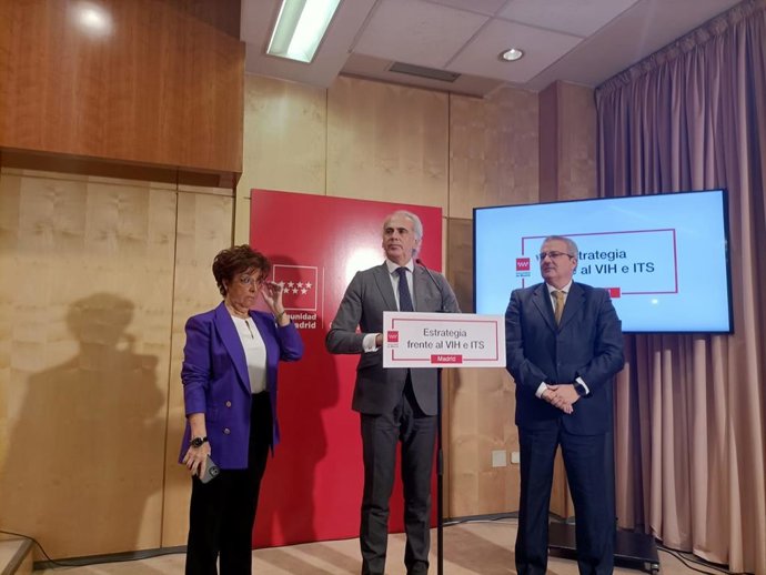 El consejero de Sanidad de la Comunidad de Madrid, Enrique Ruiz Escudero