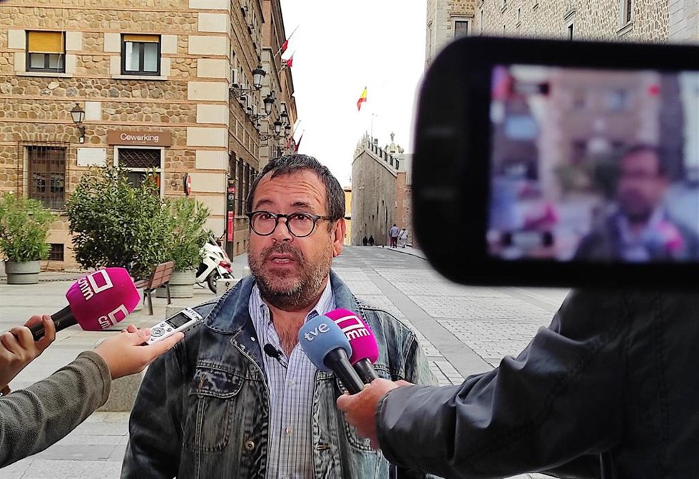 Archivo - El coordinador regional de Izquierda Unida, Juan Ramón Crespo, en una imagen de archivo.