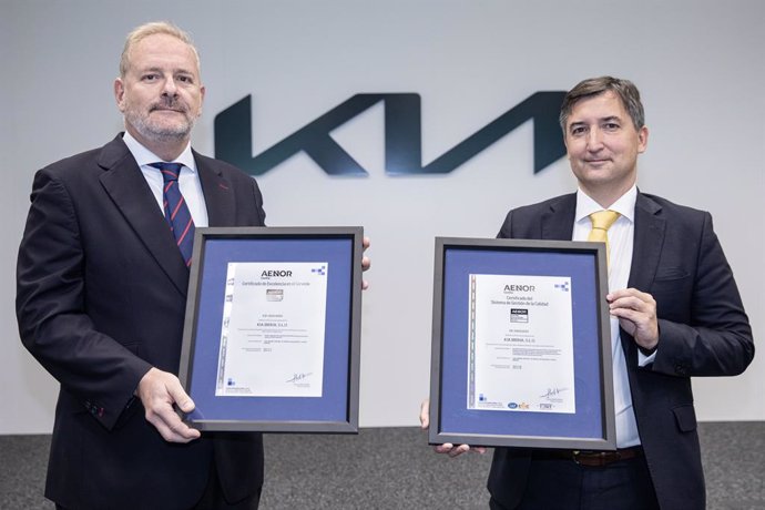 Entrega del certificado Aenor a KIA