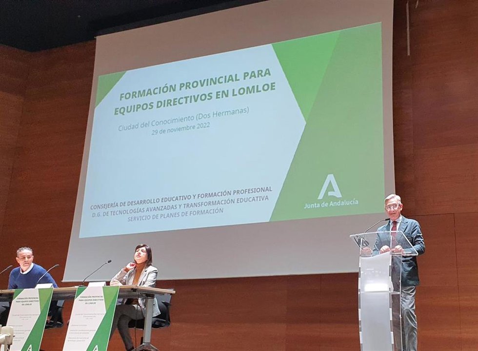 Aráuz interviene en una jornada informativa en Dos Hermanas sobre la Lomloe.