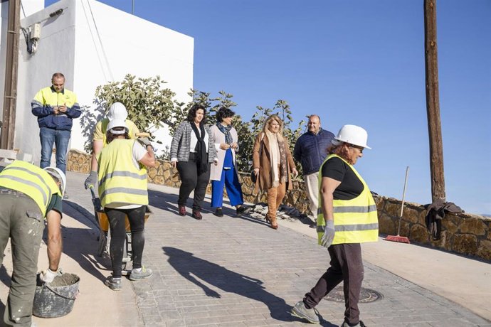 Matilde Díaz visita obras del PFEA en Gádor (Almería)
