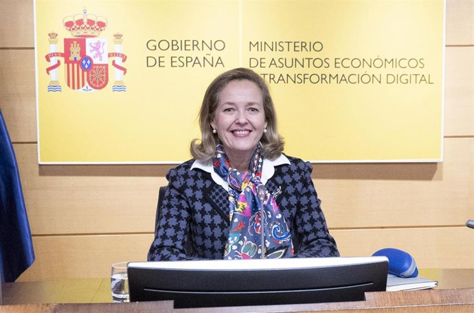La vicepresidenta primera y ministra de Asuntos Económicos y Transformación Digital, Nadia Calviño, durante una reunión con un conjunto de empresas del ámbito de la microelectrónica y los semiconductores, en la sede del Ministerio
