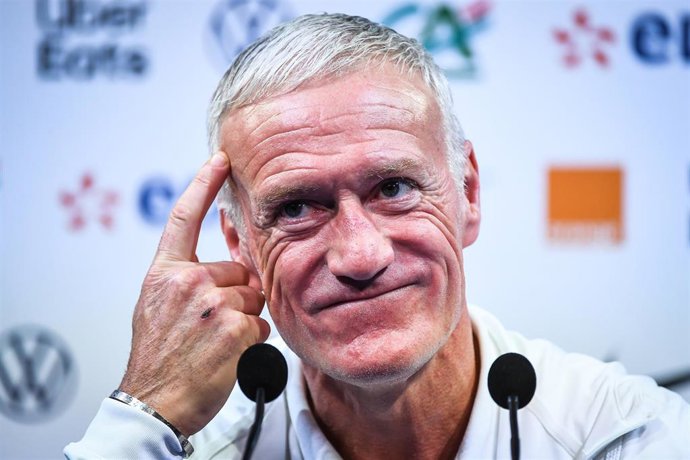 El seleccionador de Francia, Didier Deschamps, atiende a los medios de comunicación en el Mundial de Catar. 