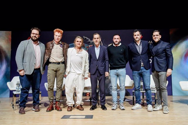  El mago Yunke; Nacho Cano, el director general de Ifema Madrid, Juan Arrizabalaga; el DJ Nano, creador de la fiesta 'Oro Viejo. Un cuento de Navidad'; Manuel González, de Circlassica y el CEO y director creativo de WAH, Miguel Deparamo.