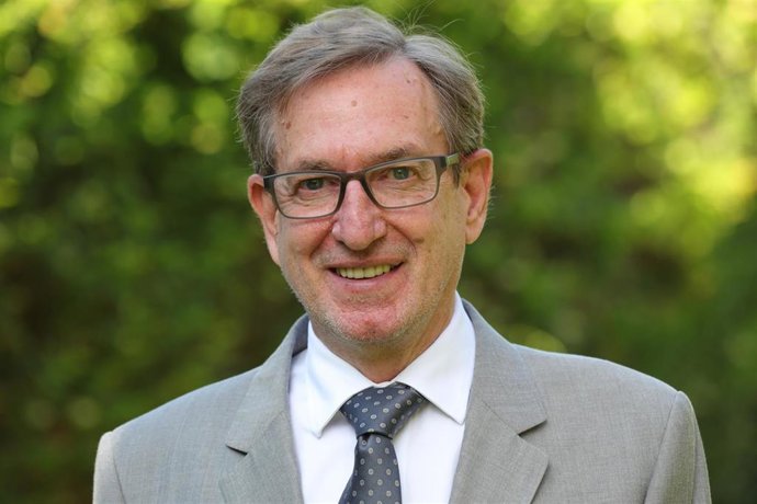 Archivo - El conseller de Sanidad, Miguel Mínguez