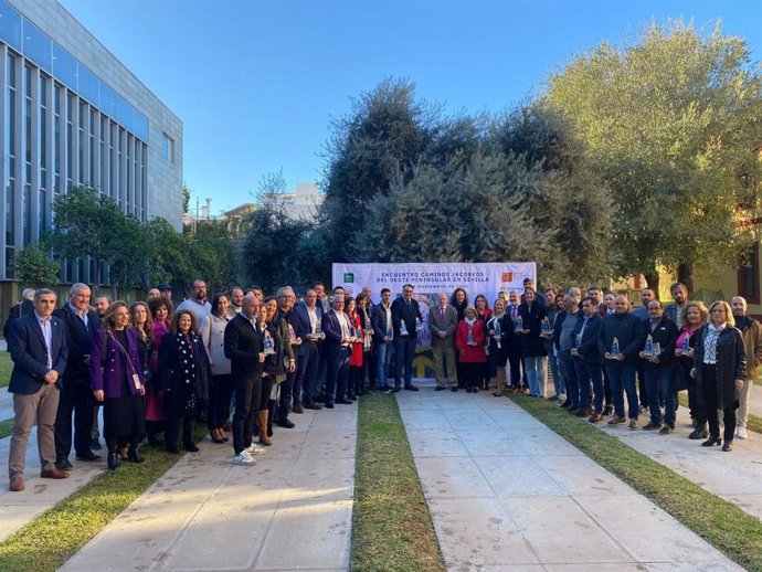 La diputada delegada de Turismo de la Diputación de Cáceres, Patricia Valle, ha asistido al Encuentro de los Caminos Jacobeos del Oeste Peninsular en Sevilla