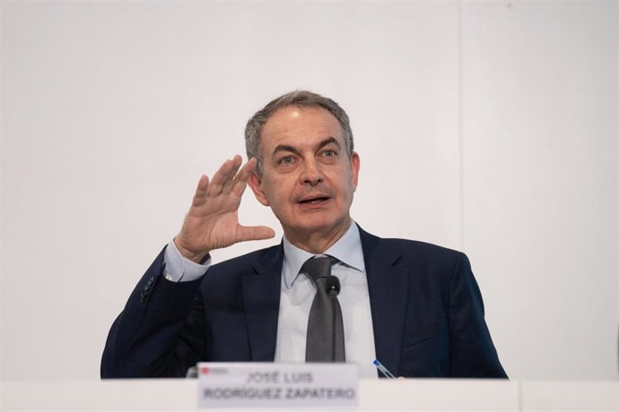 El expresidente del Gobierno y presidente de la Asociación Foro de la Contratación Socialmente Responsable, José Luis Zapatero, durante la conferencia 'Presente y futuro de la contratación socialmente responsable'.