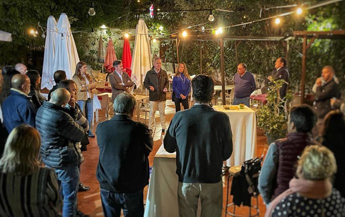 Reunión de Sanz con vecinos de Tablada.