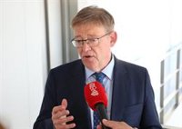 Puig defiende que el Puerto de València tenga "toda la capacidad" pero "siempre con equilibrio medioambiental"