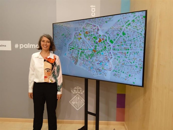 La regidora de Modelo de Ciudad, Vivienda Digna y Sostenibilidad, Neus Truyol, en rueda de prensa.