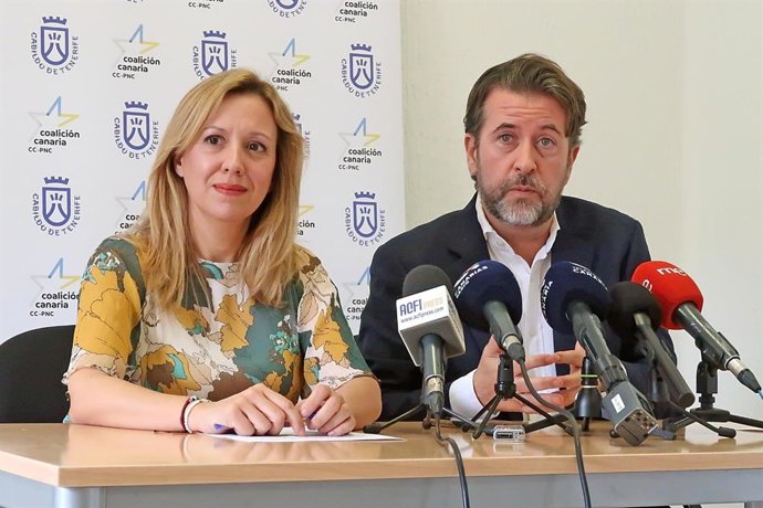 La candidata de CC a la Presidencia del Cabildo de Tenerife, Rosa Dávila, y el portavoz del Grupo de CC-PNC, Carlos Alonso