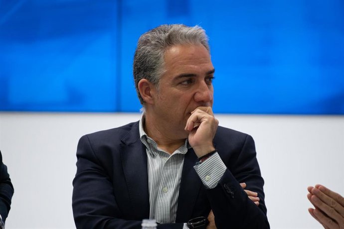 El coordinador general del PP, Elías Bendodo, durante  un encuentro de trabajo en Logroño