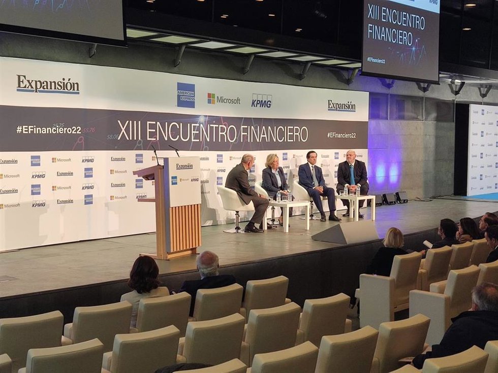 Archivo - Mesa redonda con la presidenta de Unespa, Pilar González de Frutos, el presidente de Inverco, Ángel Martínez-Aldama, y el director general de CECA, José María Méndez, en el XIII Encuentro del Sector Financiero organizado por el diario 'Expansi