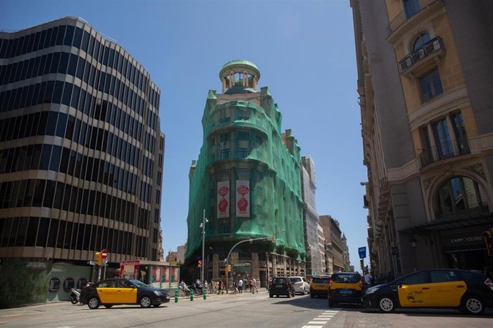 Archivo - Fachada del edificio de Comisiones Obreras en la Via Laietana, a 23 de junio de 2022, en Barcelona, Cataluña (España). El edificio de Comisiones Obreras fue encargado por la Caja Mutua Popular en 1922, obra del arquitecto Josep Domnech i Masa