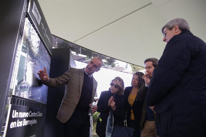 El alcalde de Sevilla, Antonio Muñoz, ha presentado el proyecto del nuevo centro cívico a los vecinos del Distrito Bellavista-La Palmera.