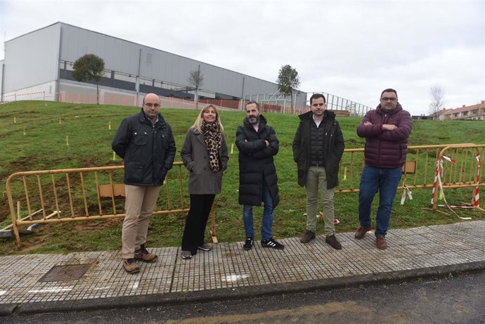 El Ayuntamiento de Siero comienza las obras del parque juvenil en La Fresneda