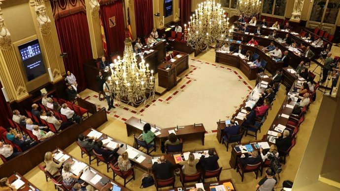 Archivo - Pleno del Parlament. 