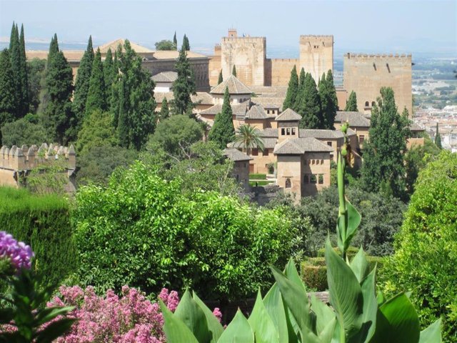 Archivo - Vista de la ciudad de Granada